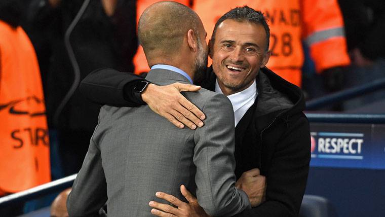 Pep Guardiola y Luis Enrique, abrazándose antes de un partido