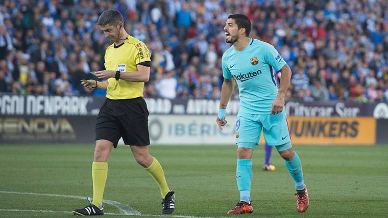 Los árbitros, el problema más grave del Barça