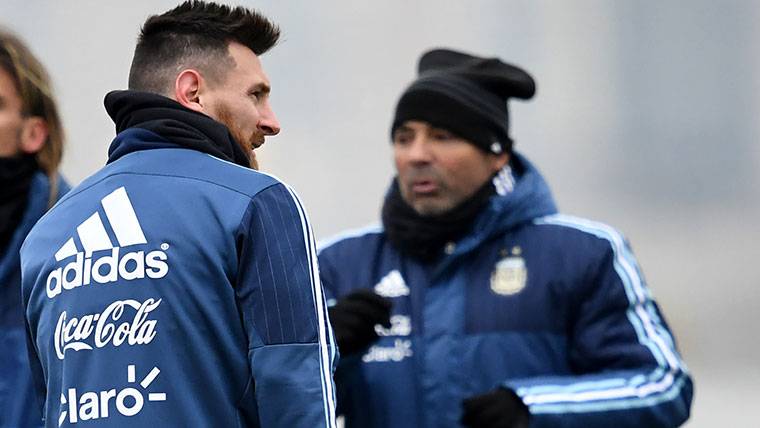 Leo Messi, durante un entrenamiento junto a Sampaoli en Argentina