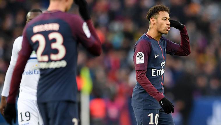 Neymar en un partido con el Paris Saint Germain