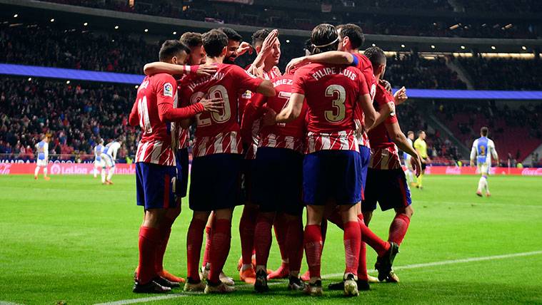 Los jugadores del Atlético de Madrid celebran uno de los goles al Leganés