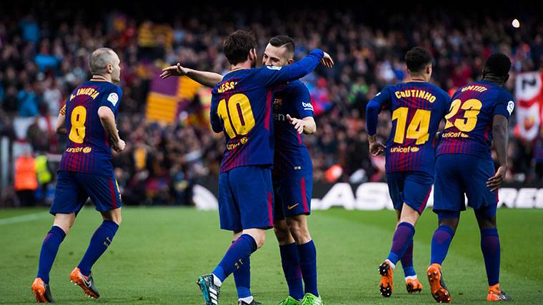 El FC Barcelona, celebrando el gol marcado por Leo Messi al Atlético