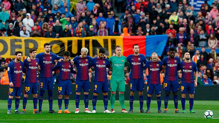 Los jugadores del Barcelona, en los instantes previos al duelo contra el Atlético