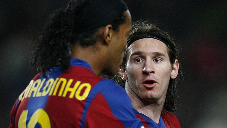 Leo Messi, junto a Ronaldinho en una imagen de archivo con el Barça