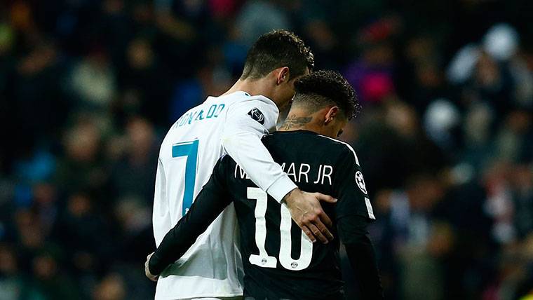 Neymar, embraced with Cristiano Ronaldo