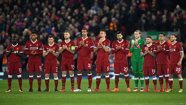 The Liverpool, making a minute of silence by Davide Astori