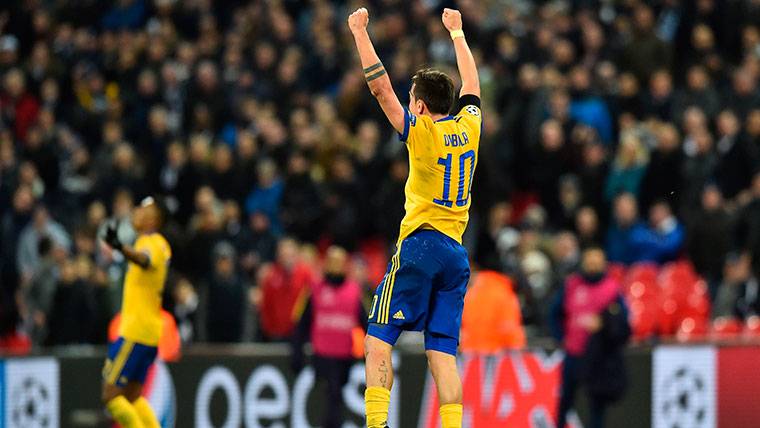 Paulo Dybala, celebrating the pass of the Juventus to chambers of Champions