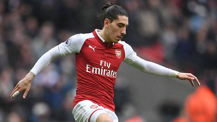 Héctor Bellerín, durante un compromiso con el Arsenal