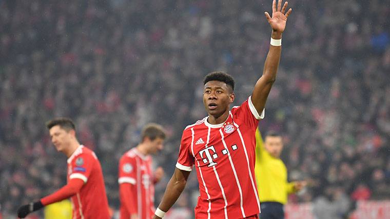 David Praises, defending a played with the Bayern Munich