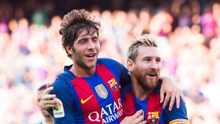 Leo Messi and Sergi Roberto, celebrating a goal