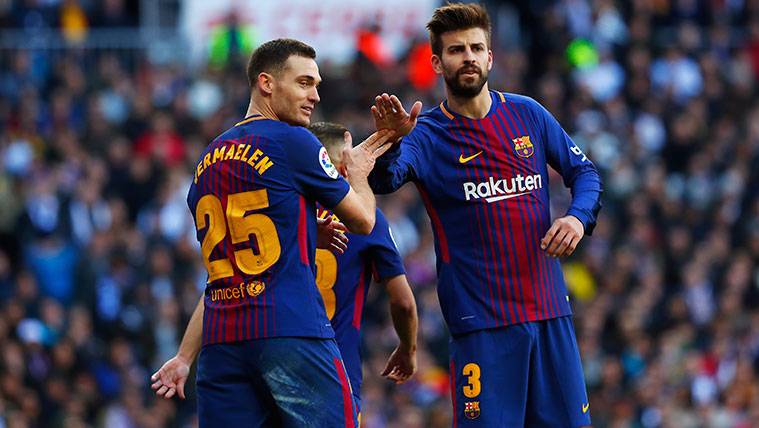 Thomas Vermaelen y Gerard Piqué celebran una victoria del FC Barcelona