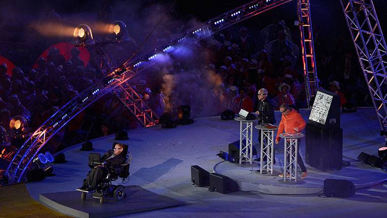 Stephen Hawking, in the Opening of the Games Paralímpicos of 2012