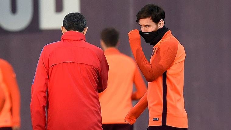 Ernesto Valverde y Leo Messi en un entrenamiento del FC Barcelona
