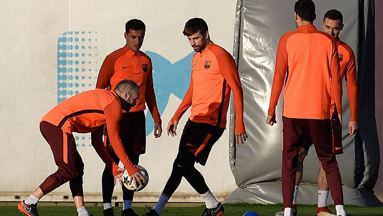 Los jugadores del Barça en una sesión de entrenamiento