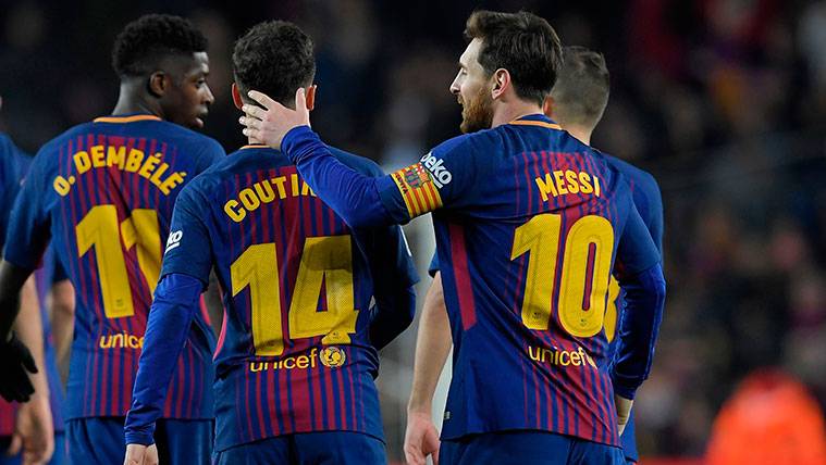 Ousmane Dembélé, Philippe Coutinho y Leo Messi celebran un gol del Barça