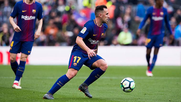 Paco Alcácer en un partido con el FC Barcelona