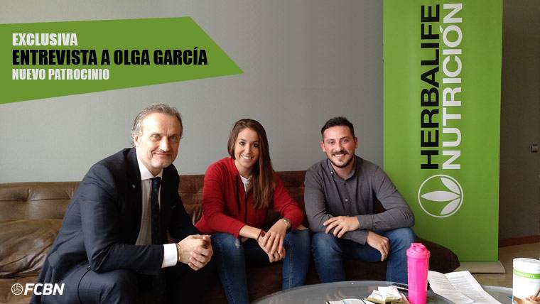 Olga García, jugadora del Barça, y Carlos Barroso, director general de Herbalife