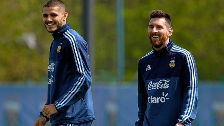Mauro Icardi, junto a Leo Messi en la selección de Argentina