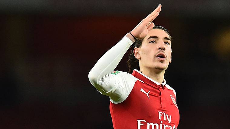 Héctor Bellerín fue pretendido por el FC Barcelona