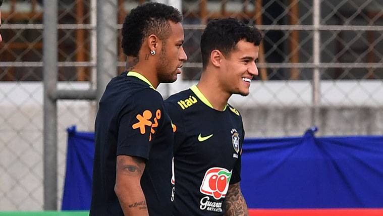 Neymar y Philippe Coutinho en un entrenamiento de la selección brasileña