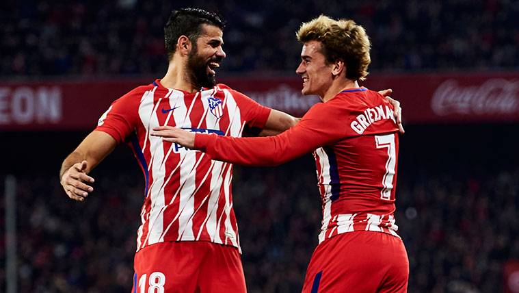 Diego Costa y Antoine Griezmann celebran un gol del Atlético de Madrid