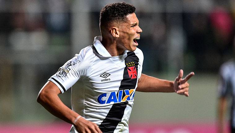 Paulinho Sampaio celebra un gol con el Vasco da Gama