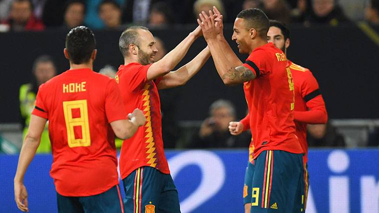 Andrés Iniesta in a party of the Spanish selection