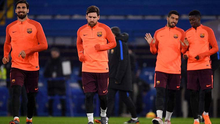 Leo Messi y sus compañeros, entrenando con el FC Barcelona