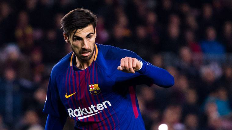 André Gomes, during a party with the FC Barcelona