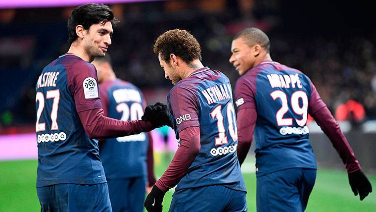 Pastore y Neymar, celebrando un gol marcado con el PSG
