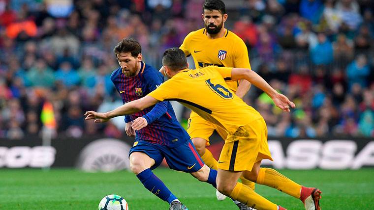 Leo Messi, desequilibrando against the Athletic with Koke defending him