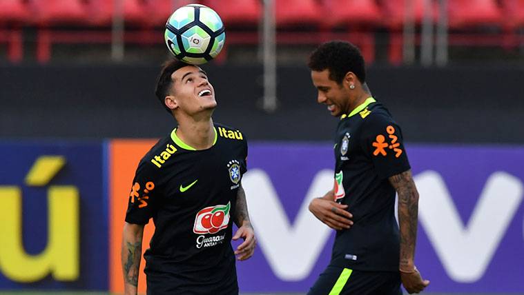 Philippe Coutinho y Neymar en un entrenamiento de la selección brasileña