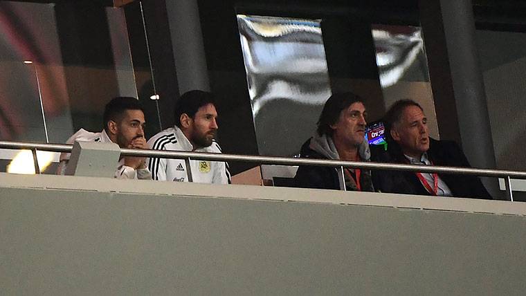 Lionel Messi, presenciando el España-Argentina en el Wanda Metropolitano