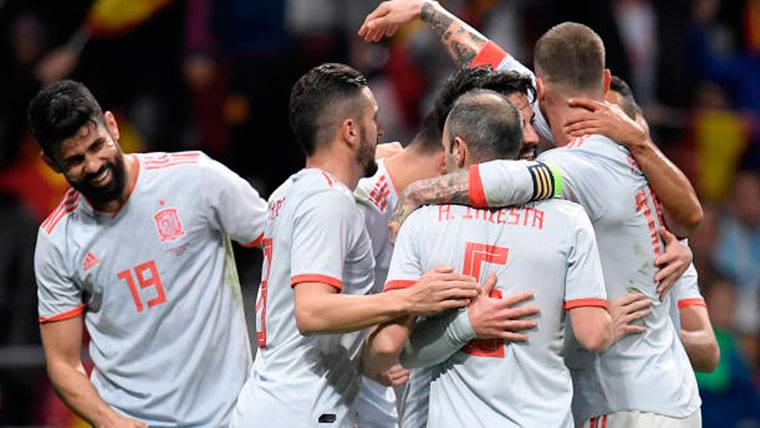 La selección española, celebrando uno de los goles contra Argentina