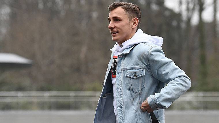 Lucas Digne, dressed of street during an interview
