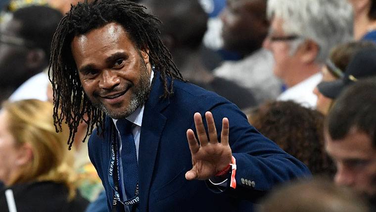 Karembeu, en una imagen de archivo apoyando a Francia