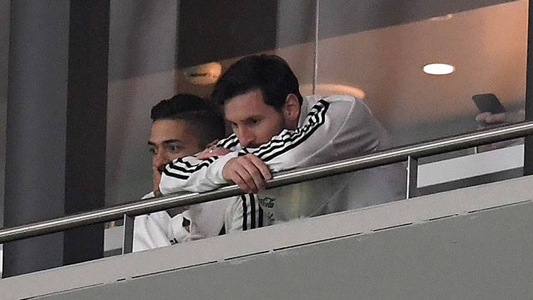 Leo Messi bajó al vestuario a animar a sus compañeros