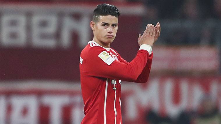 James Rodríguez applauds after being substituted in a party with the Bayern