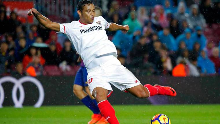 Luis Muriel, ready to mark a goal against the FC Barcelona