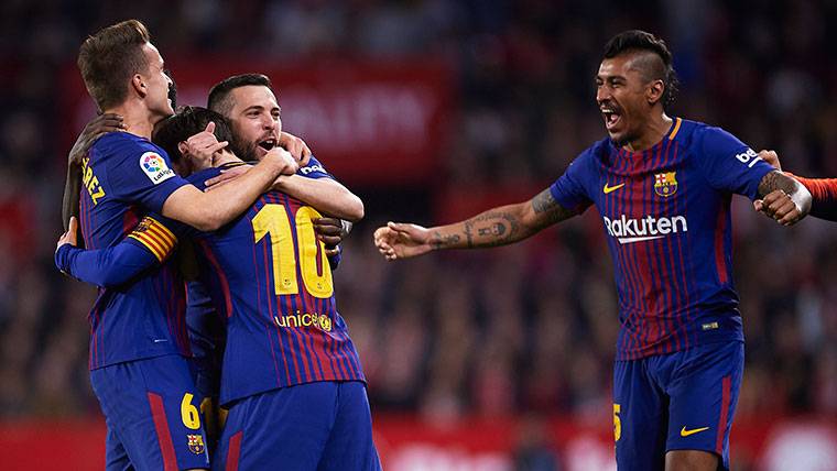Los jugadores del Barça, eufóricos tras el empate de Sevilla
