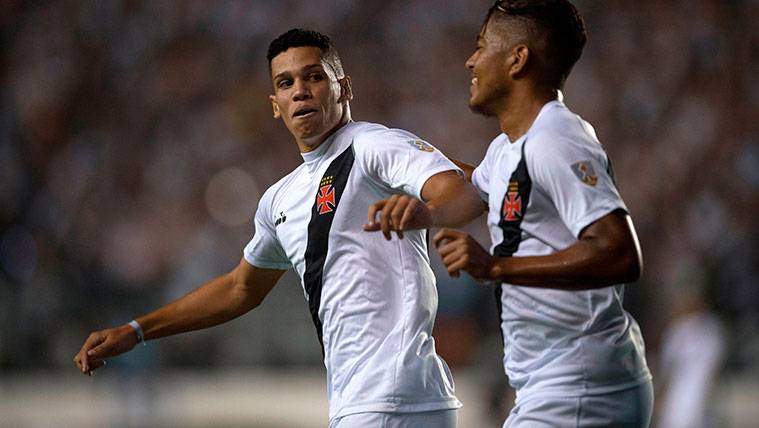 Paulinho Sampaio celebra un gol con el Vasco da Gama