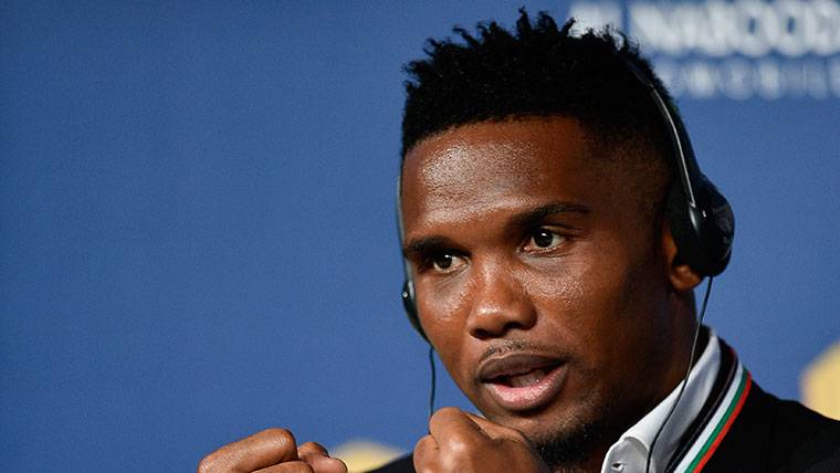 Samuel Eto'or showed  annoying by the false interview
