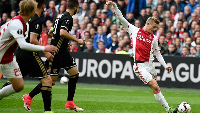 Matthijs Of Ligt, ready to shoot against the Olympique of Lyon