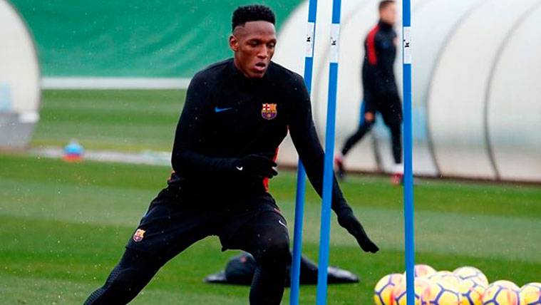 Yerry Mina en un entrenamiento del FC Barcelona