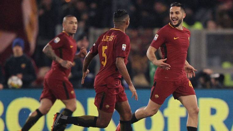 Manolas, celebrating a marked goal with the Rome