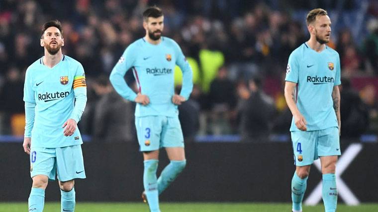Messi, Piqué y Rakitic, cabizbajos tras la eliminación del Barcelona