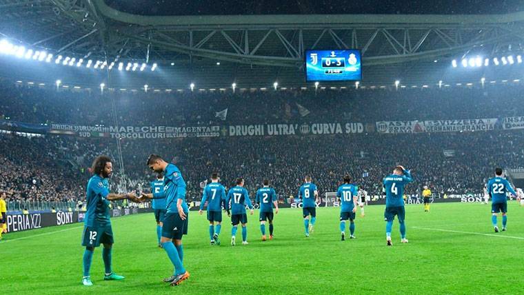 The Real Madrid, celebrating one of the marked goals in the Juventus Stadium