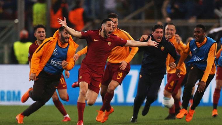 La Roma, celebrando enloquecida el gol de Manolas contra el Barça