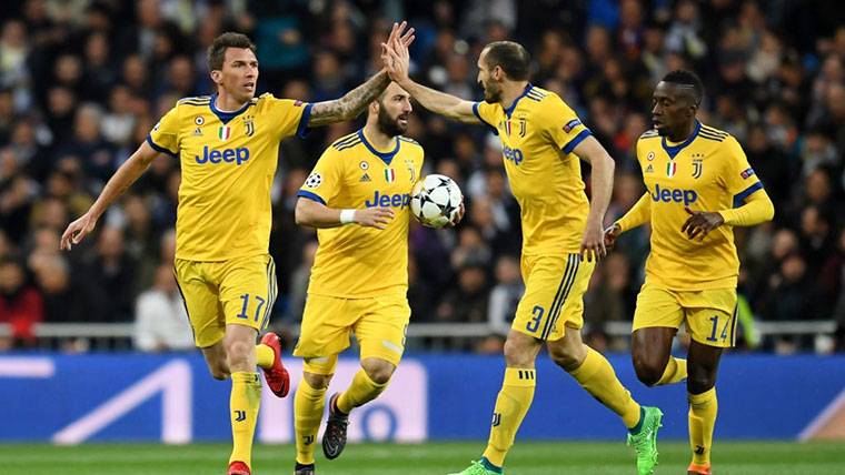 La Juventus, celebrando el gol de Mandzukic a los dos minutos