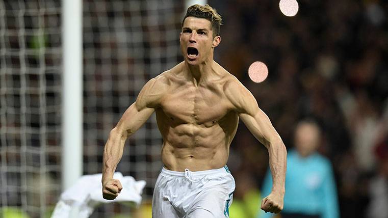 Cristiano Ronaldo celebrates a goal of the Real Madrid